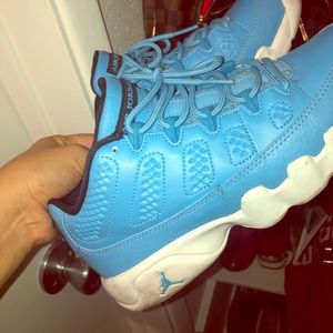 Jordan 9 low PANTONE